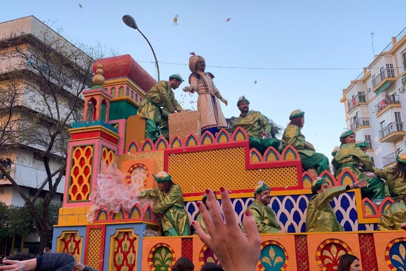 Las mejores imágenes de las primeras horas de la Cabalgata de Reyes Magos 2019 de Sevilla