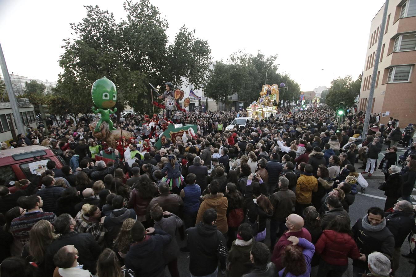 El barrio de Triana se vuelca con su Cabalgata de Reyes Magos