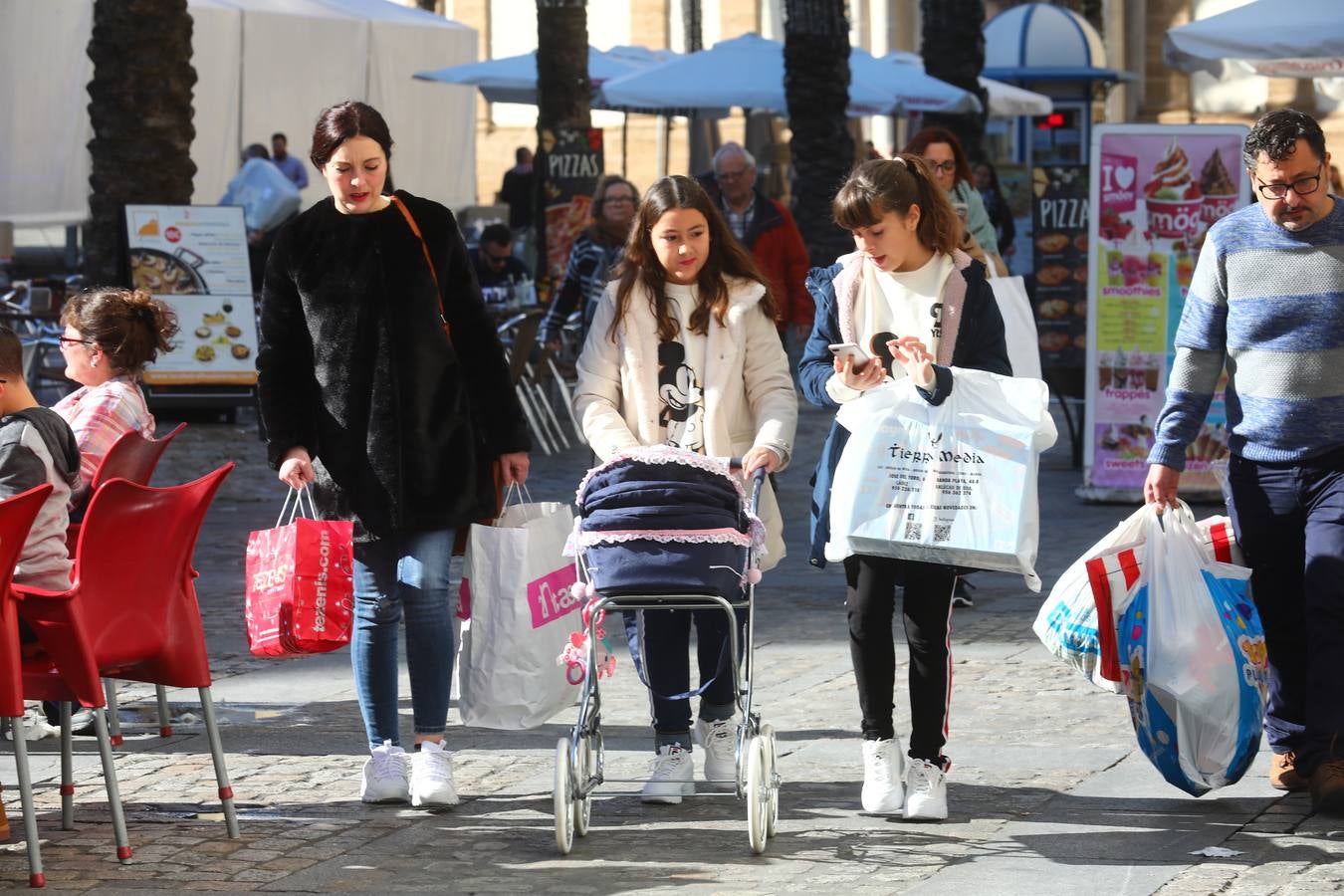 Los Reyes Magos reparten ilusión por las casas de la provincia de Cádiz