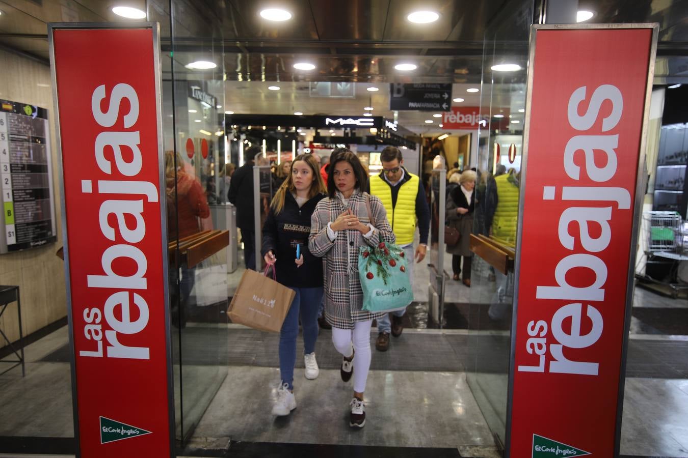 Las rebajas llenan el Centro de Córdoba y las grandes superficies en el epílogo de la Navidad