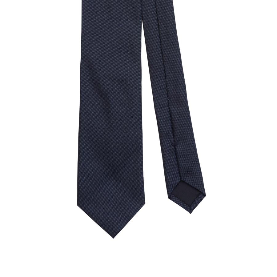 Corbata de seda con lunares pequeños de estilo elegante y sobrio de Prada (precio: 160 euros)
