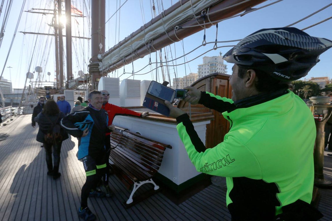 FOTOS: Los gaditanos apuran su despedida de Elcano