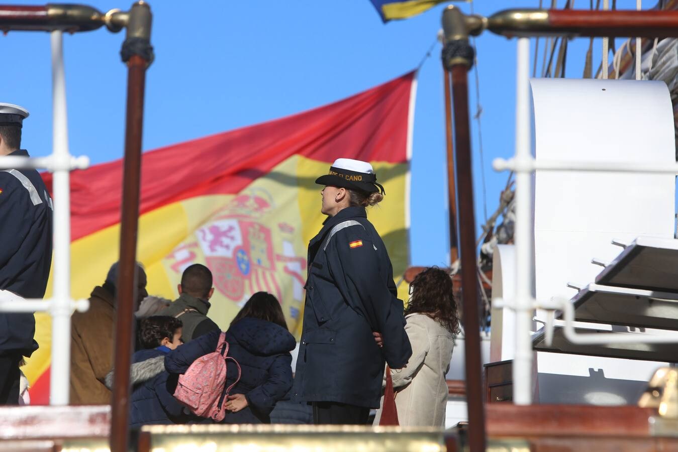 FOTOS: Los gaditanos apuran su despedida de Elcano