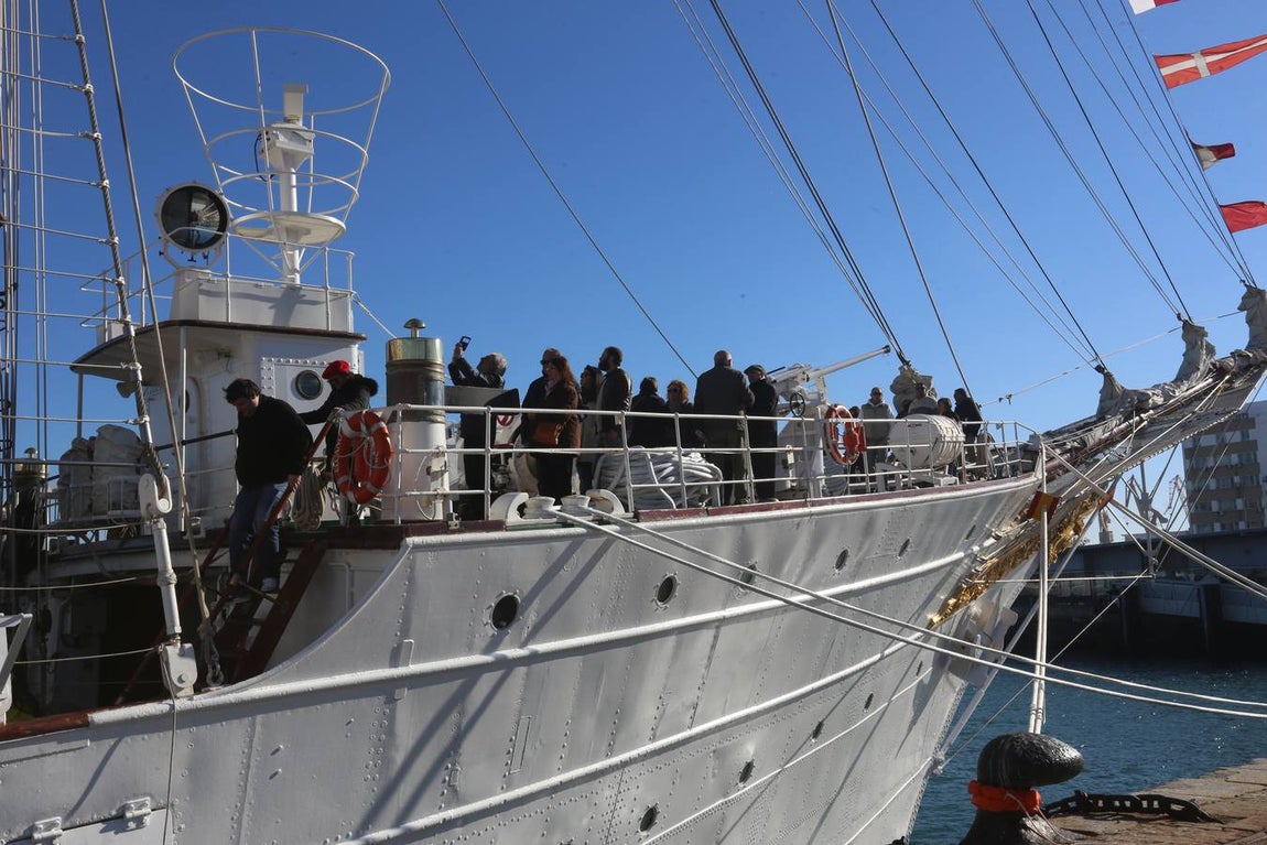FOTOS: Los gaditanos apuran su despedida de Elcano