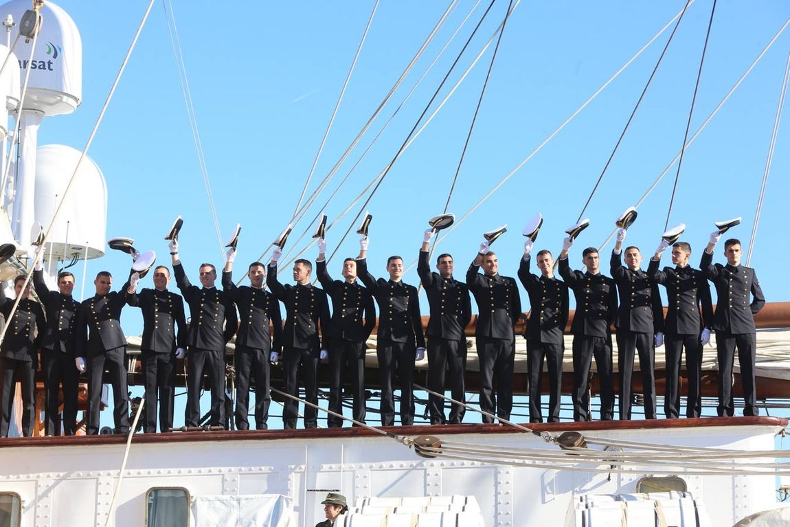 Fotogalería: Emocionante «hasta pronto» al Juan Sebastián Elcano