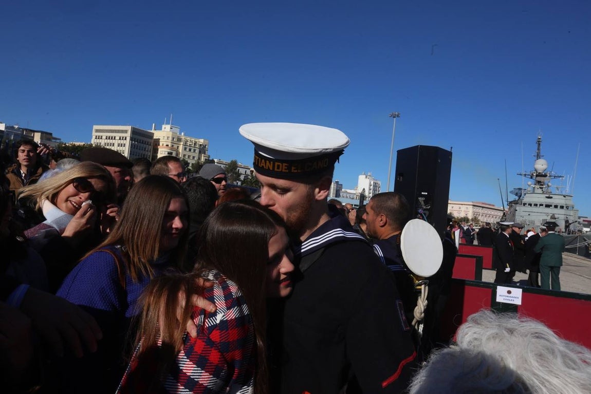 Fotogalería: Emocionante «hasta pronto» al Juan Sebastián Elcano