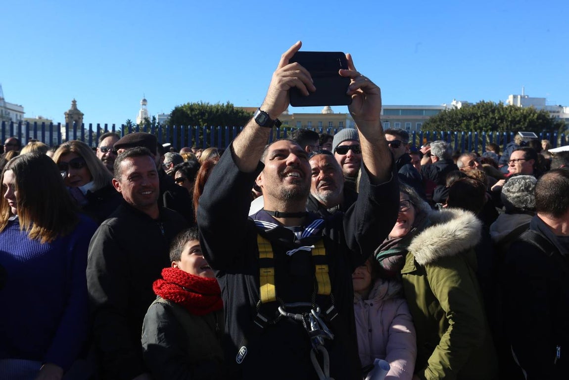 Fotogalería: Emocionante «hasta pronto» al Juan Sebastián Elcano