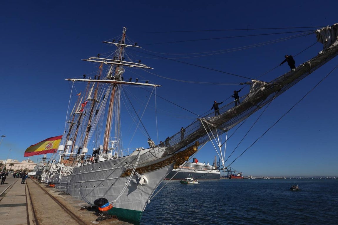 Fotogalería: Emocionante «hasta pronto» al Juan Sebastián Elcano