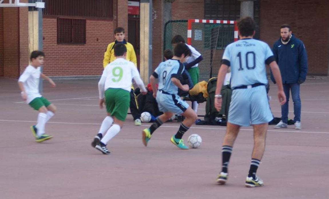 Las mejores imágenes del encuentro entre los equipos de Salesianos Atocha “A” y Jesús Maestro “B”. 