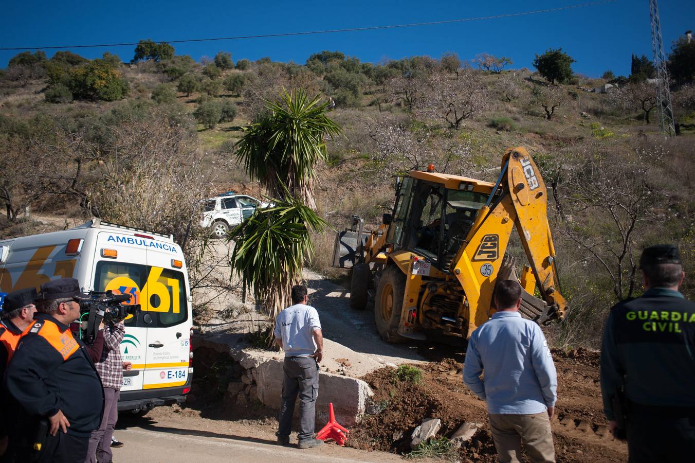 Rescate de un niño de 2 años que cayó a un pozo en la localidad malagueña de Totalán