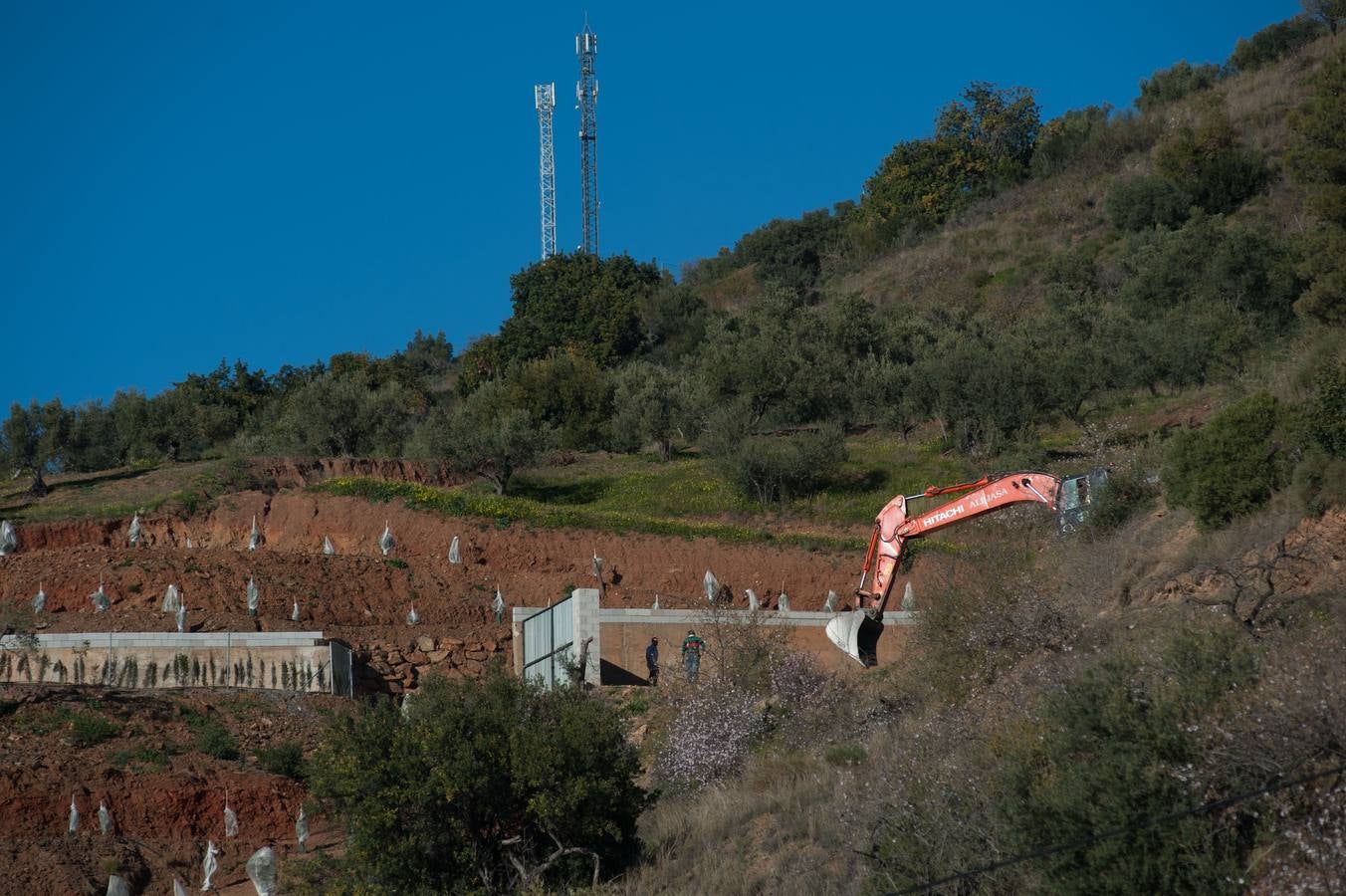 Rescate de un niño de 2 años que cayó a un pozo en la localidad malagueña de Totalán