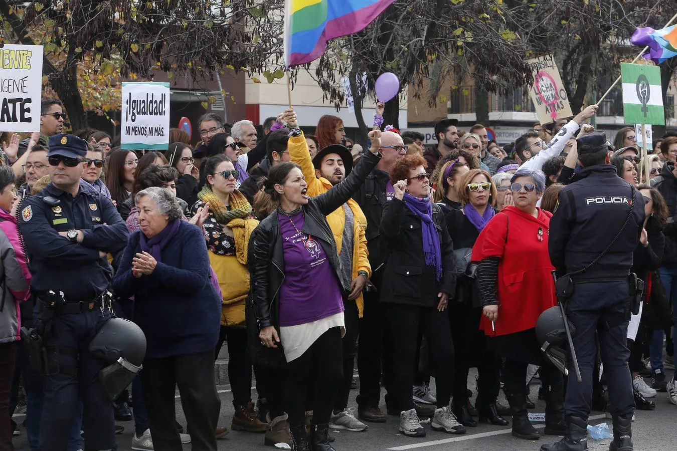 Protestas feministas frente al Parlamento andaluz