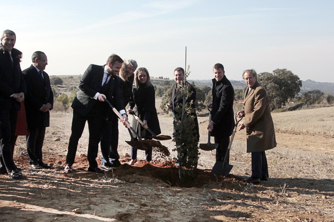 La primera piedra del parque temático Puy du Fou en Toledo, en imágenes