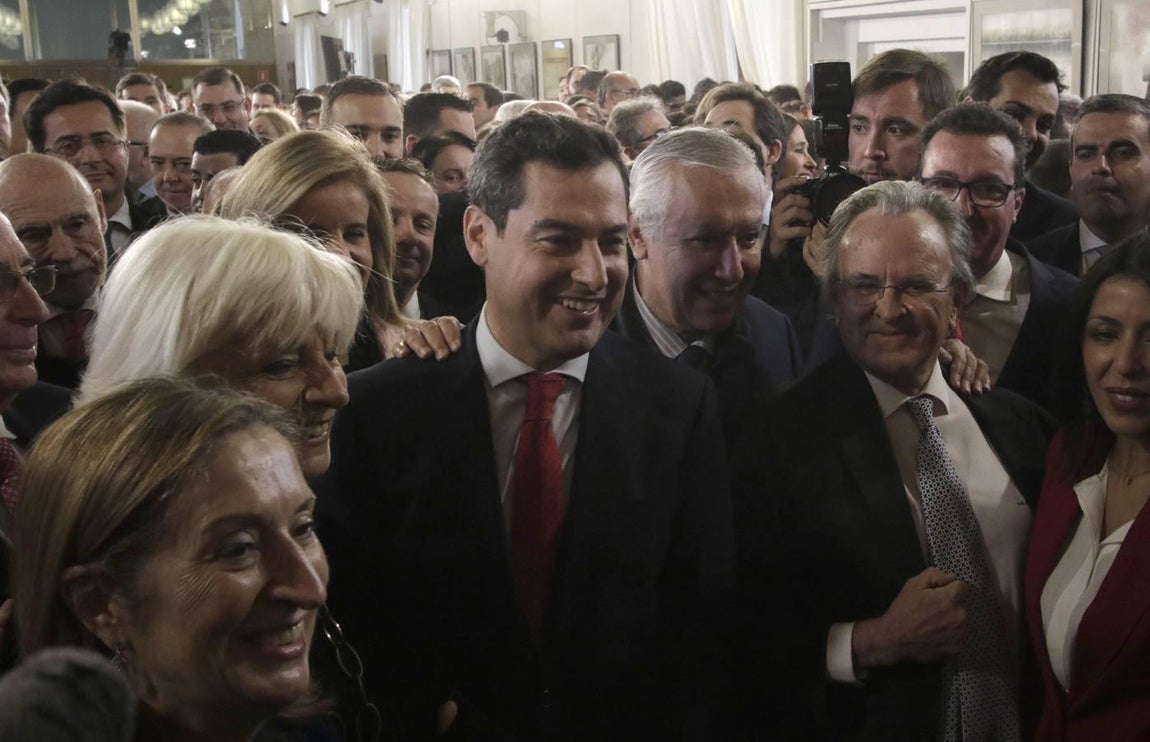 Las caras de la toma de posesión de Juanma Moreno