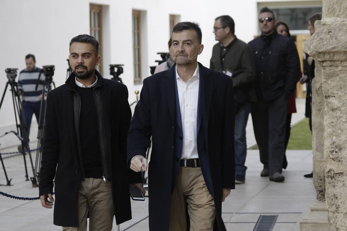 Las caras de la toma de posesión de Juanma Moreno