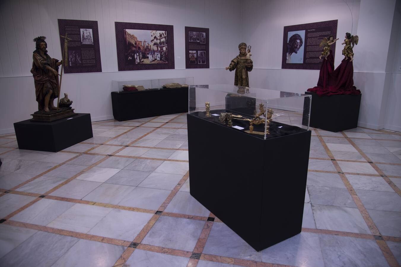 Galería de la inauguración de la exposición de Montserrat