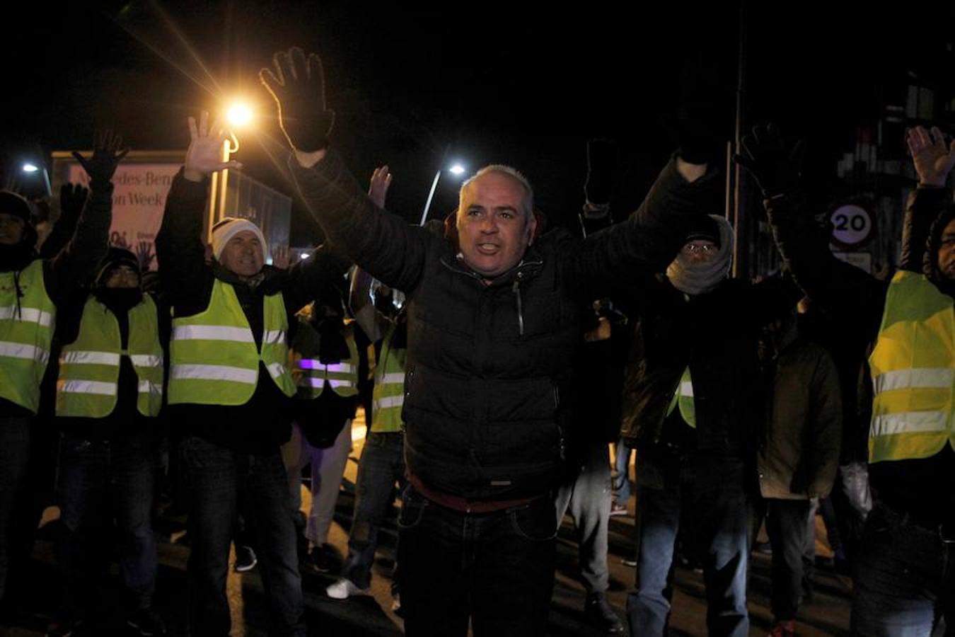 Los taxistas elevan la tensión en la tercera jornada de huelga en Madrid