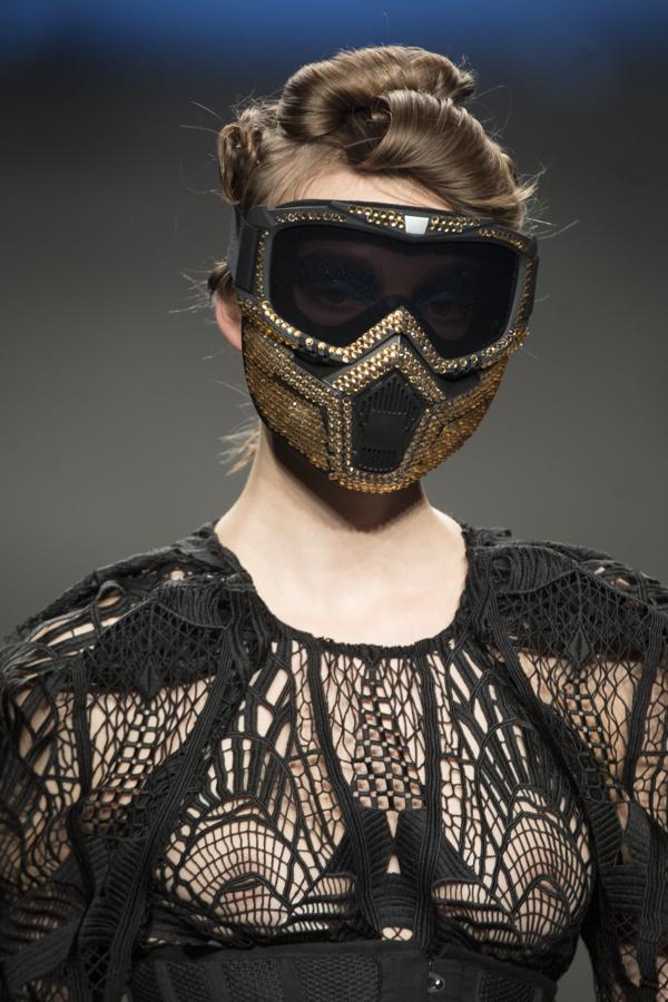 Por primera vez Ana desarrolla una línea de jerséis de punto redondo, que además sacará a la venta en una semana, no así el resto de su colección, con unos precios que rondarán los 150 euros. 