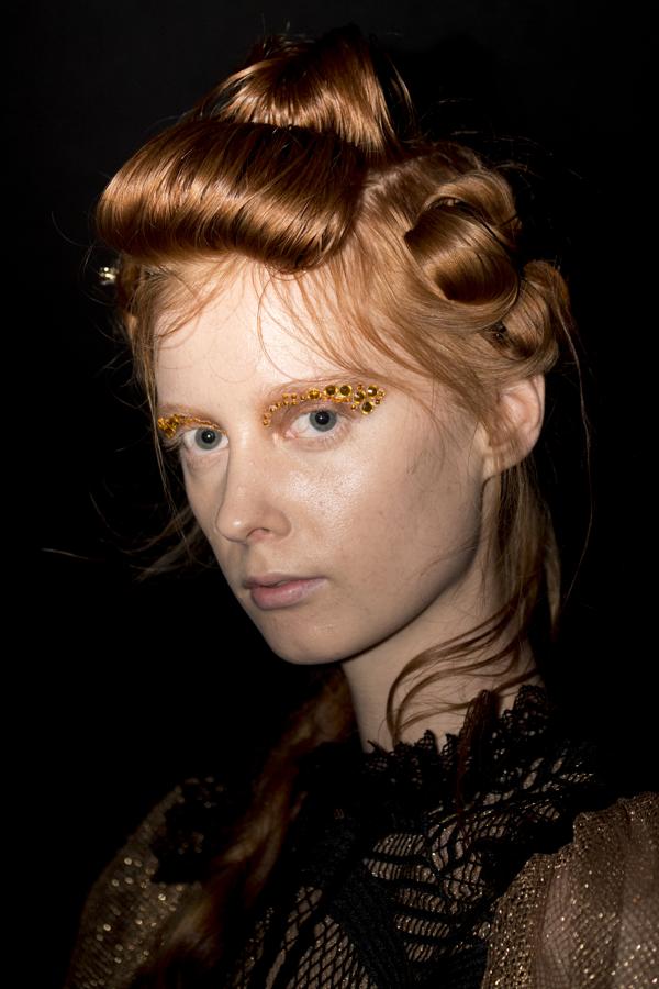 Por primera vez Ana desarrolla una línea de jerséis de punto redondo, que además sacará a la venta en una semana, no así el resto de su colección, con unos precios que rondarán los 150 euros. 