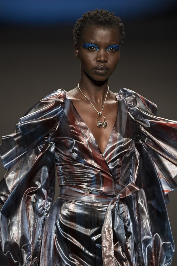 Por primera vez Ana desarrolla una línea de jerséis de punto redondo, que además sacará a la venta en una semana, no así el resto de su colección, con unos precios que rondarán los 150 euros. 