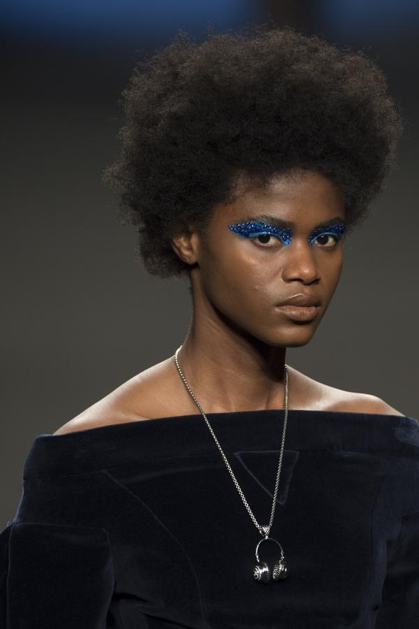 Por primera vez Ana desarrolla una línea de jerséis de punto redondo, que además sacará a la venta en una semana, no así el resto de su colección, con unos precios que rondarán los 150 euros. 