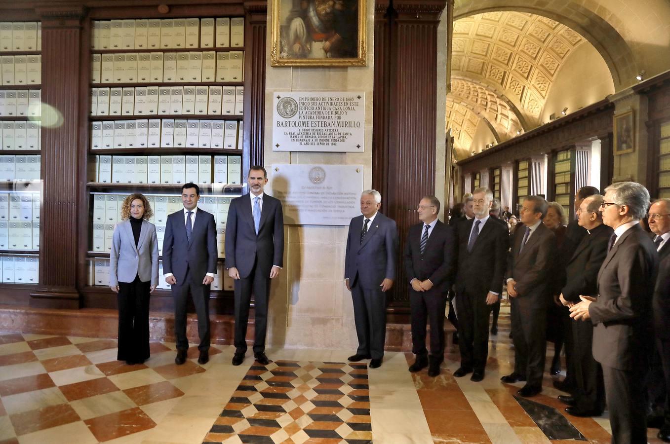 El Rey, vitoreado en Sevilla a su llegada al Archivo de Indias