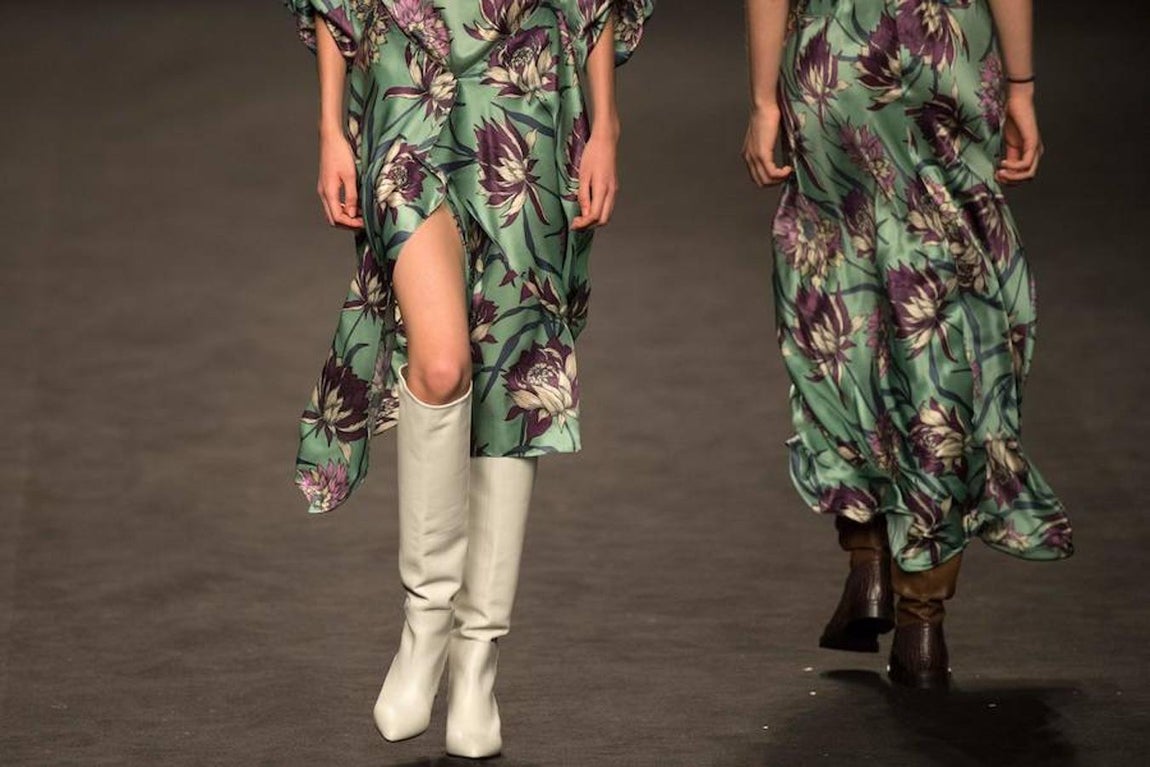 Aunque sigue prefiriendo líneas más vaporosas y sencillas. 