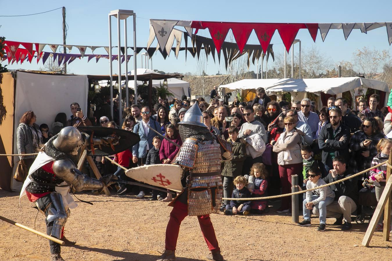 En imágenes, juegos, música y artesanía en el Mercado Medieval de Córdoba