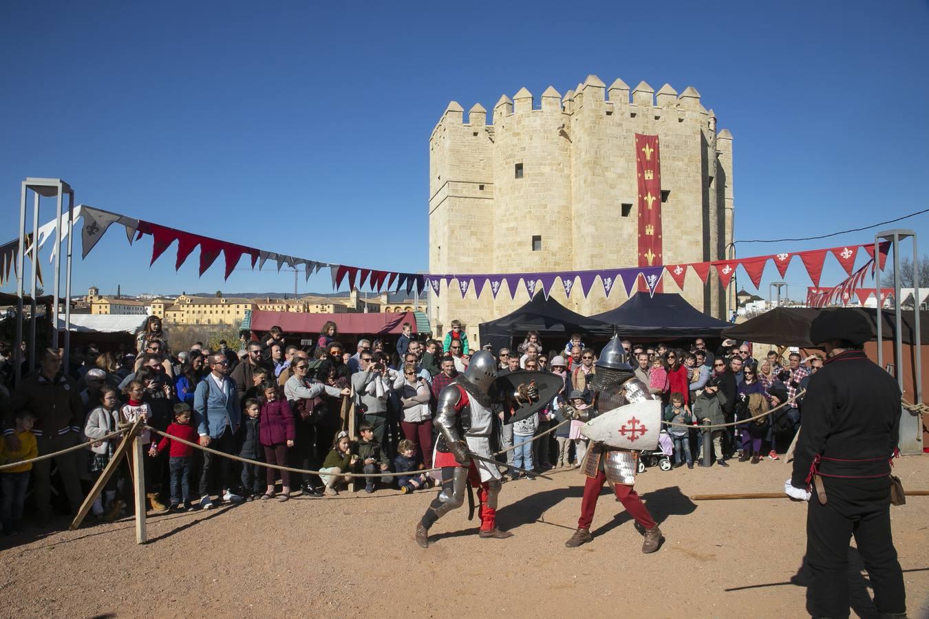 En imágenes, juegos, música y artesanía en el Mercado Medieval de Córdoba