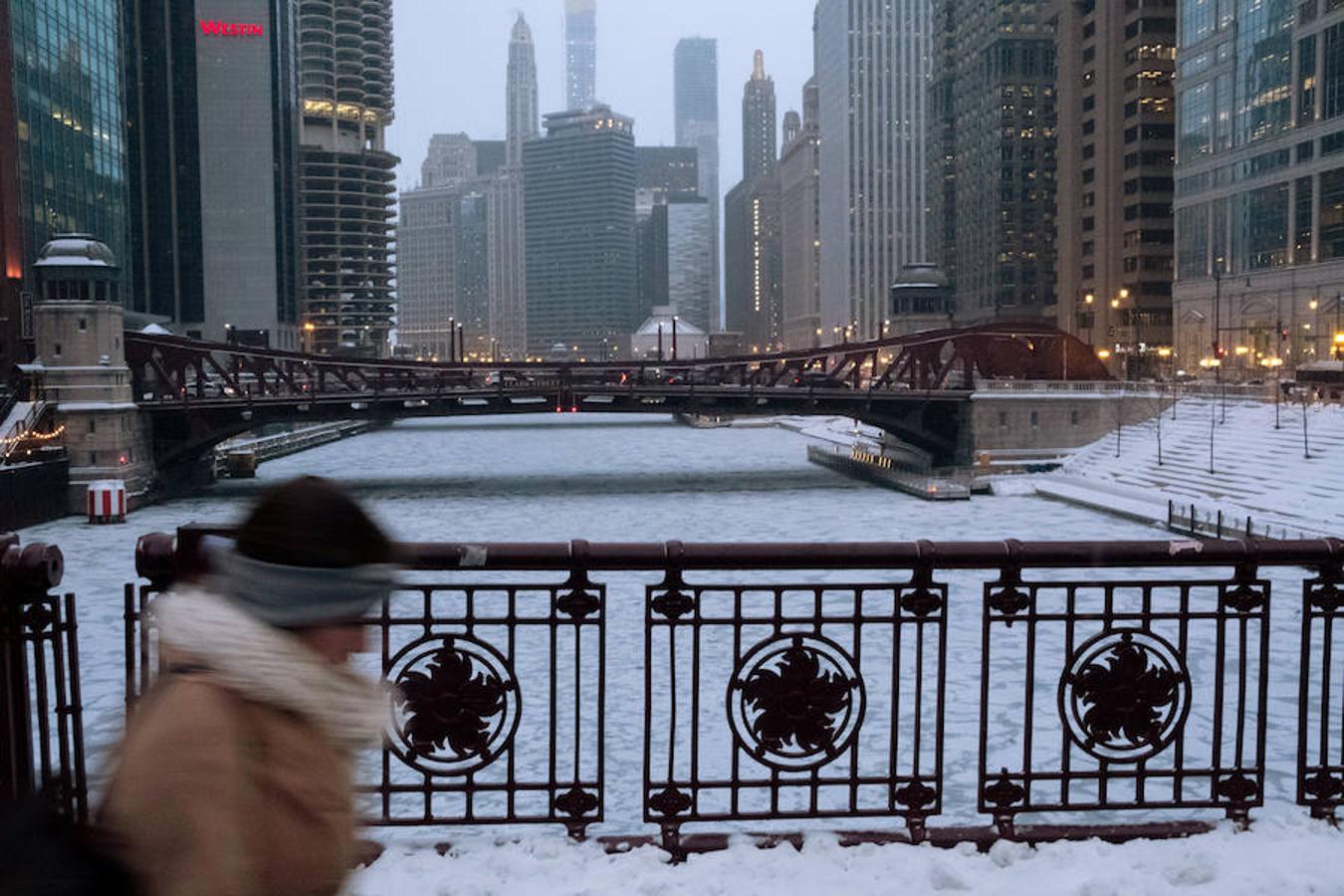 Un vórtice polar está provocando que se desplomen las temperaturas bajo cero en el medio oeste del país. En la imagen, Chicago. 