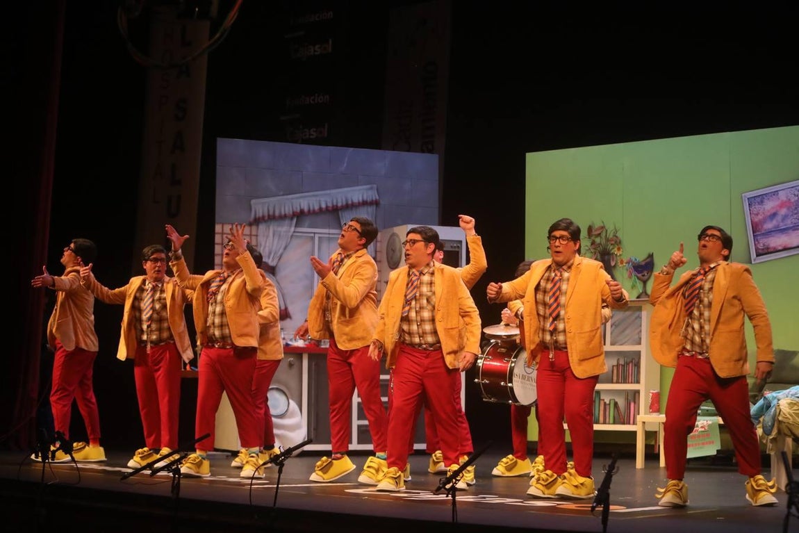 FOTOS: chirigota Los que no valen ni para estar escondidos