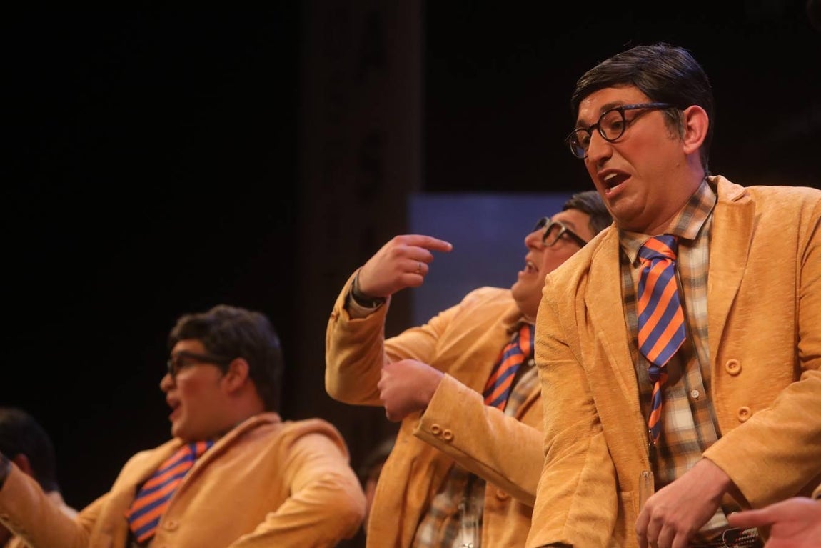 FOTOS: chirigota Los que no valen ni para estar escondidos