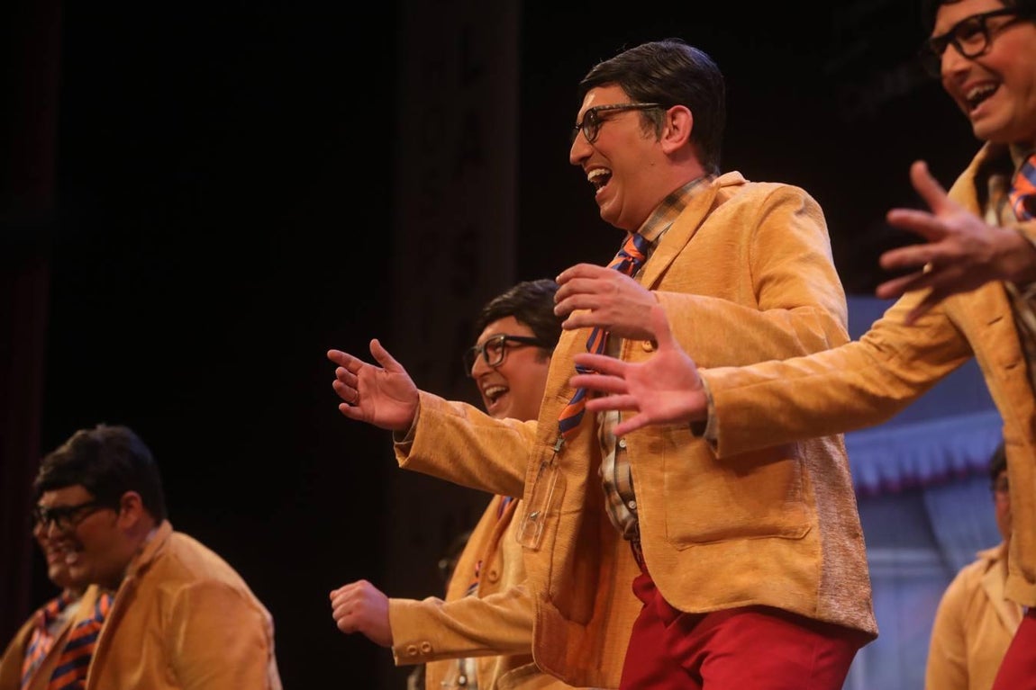 FOTOS: chirigota Los que no valen ni para estar escondidos