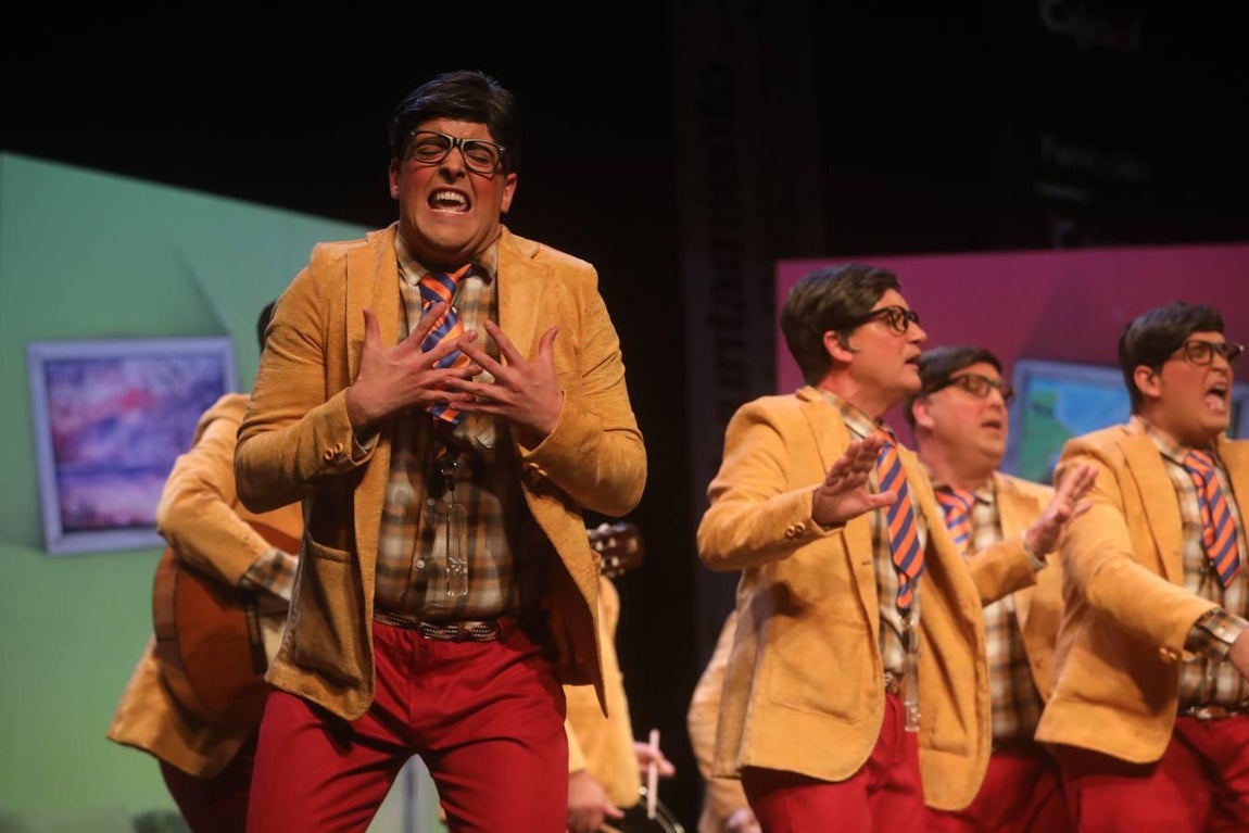 FOTOS: chirigota Los que no valen ni para estar escondidos