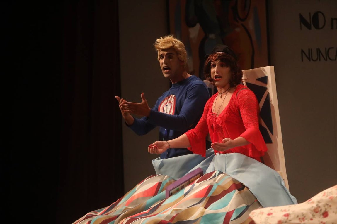 FOTOS: chirigota Tú de izquierda y yo de derecha