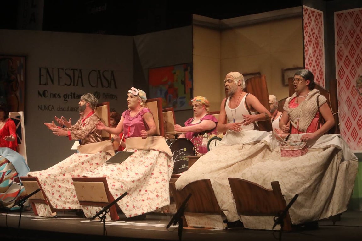 FOTOS: chirigota Tú de izquierda y yo de derecha