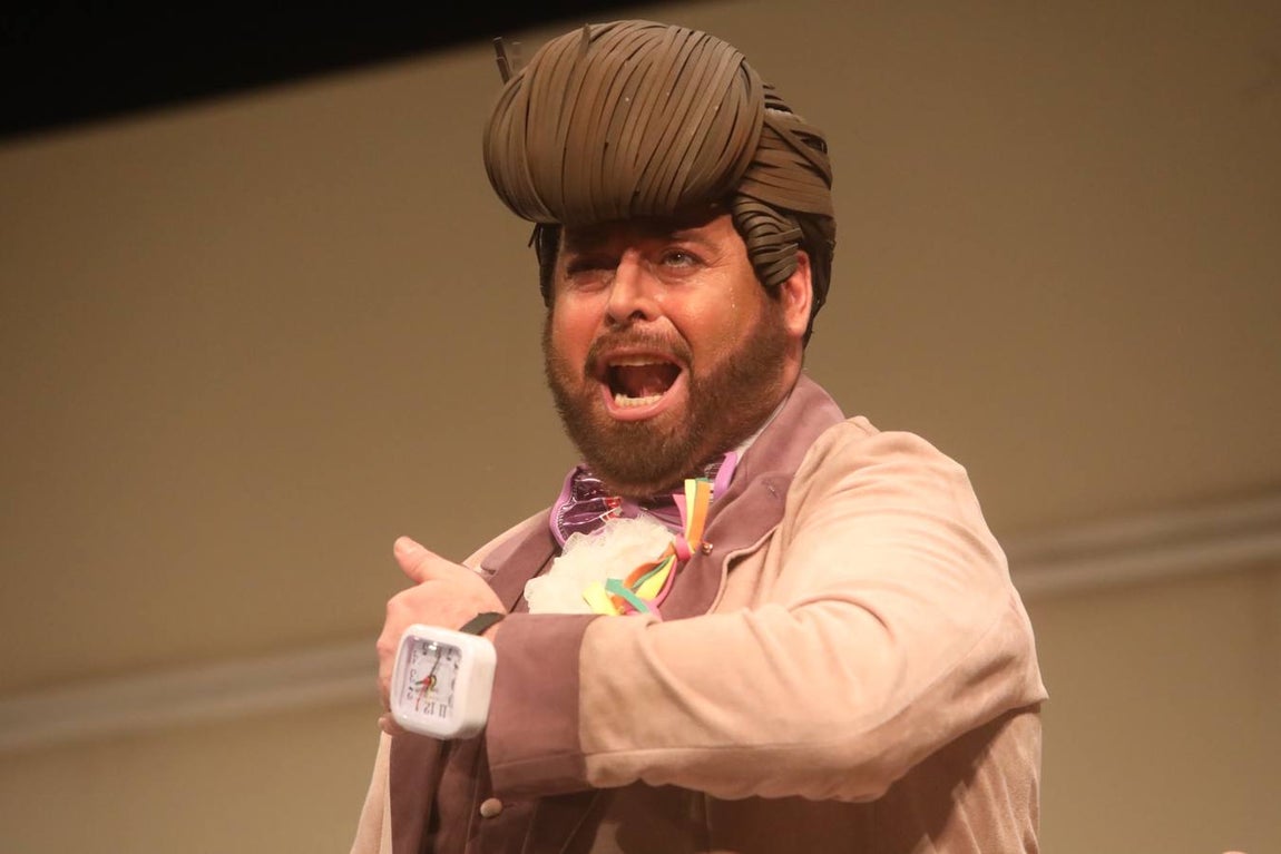 FOTOS: chirigota Paqui, baja aunque sea en pijama