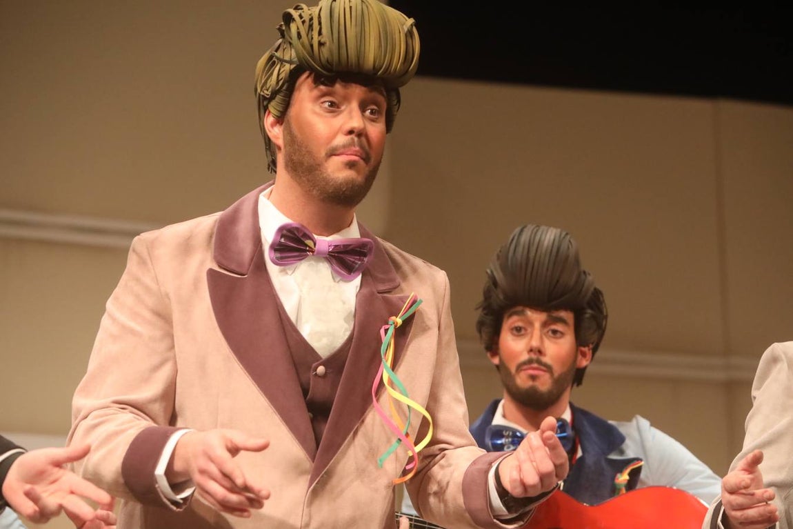 FOTOS: chirigota Paqui, baja aunque sea en pijama