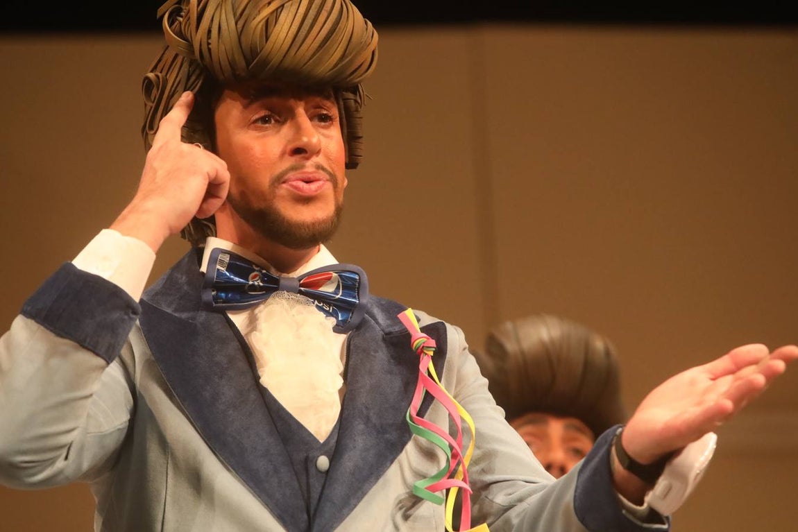 FOTOS: chirigota Paqui, baja aunque sea en pijama