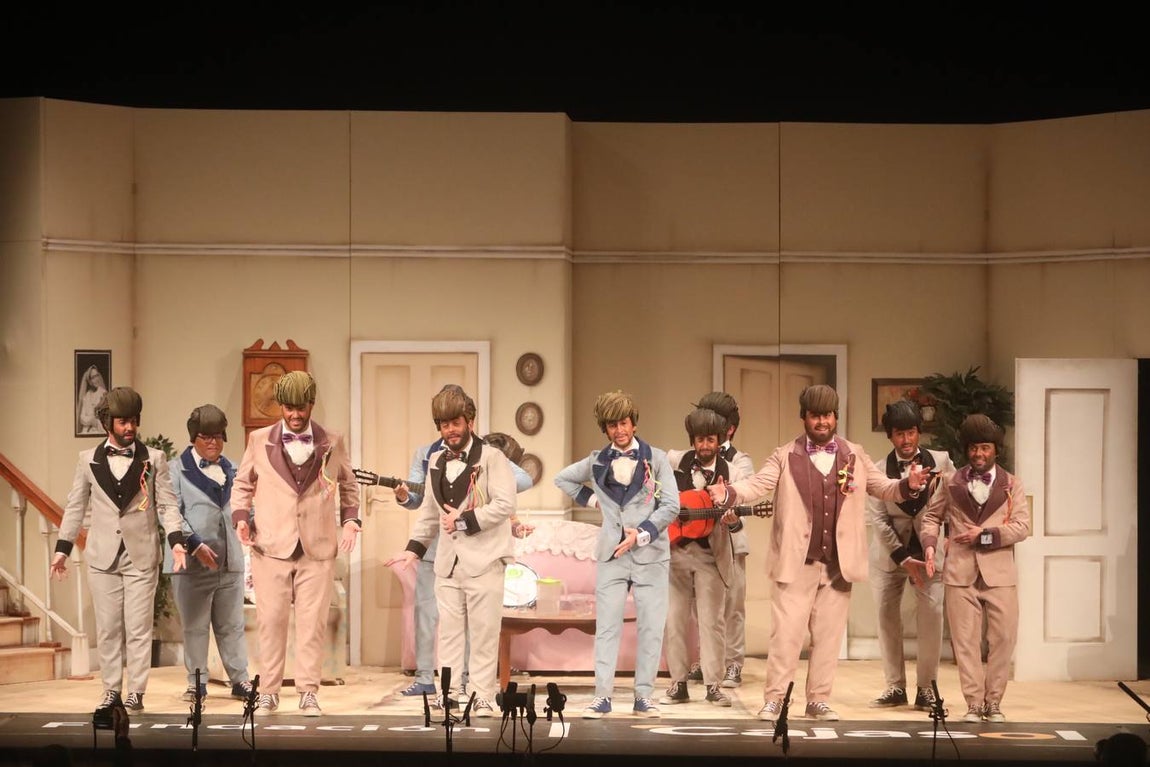 FOTOS: chirigota Paqui, baja aunque sea en pijama