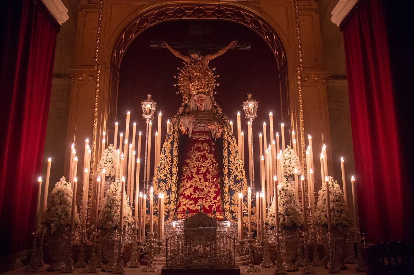 Fotogalería del triduo de los Estudiantes de Sevilla