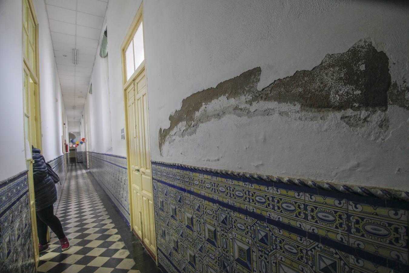 El Colegio Carmen Benítez, al borde de la ruina