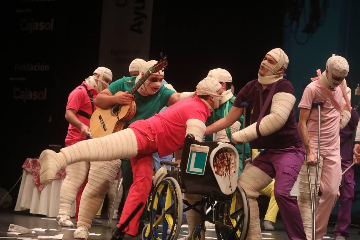 FOTOS: chirigota Las momias de Güete pa gua en la mutua