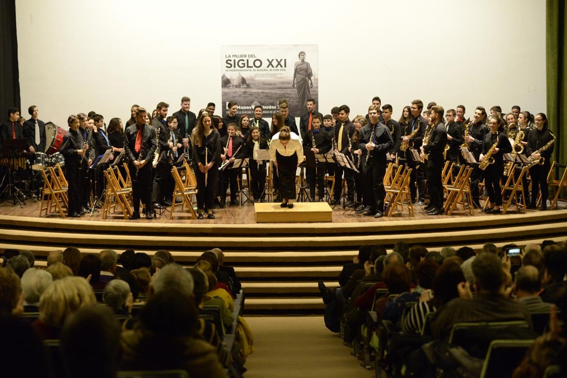 El Concierto de la Concordia, en esta nueva edición, ha contado con más de 200 alumnos del Conservatorio, divididos en cuatro grupos y en dos orquestas, que han interpretado el primer movimiento de la Sinfonía nº 8 de Beethoven. 