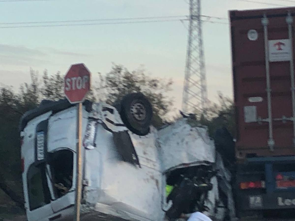 Crónica gráfica del accidente mortal en la carretera que une Arahal con Utrera