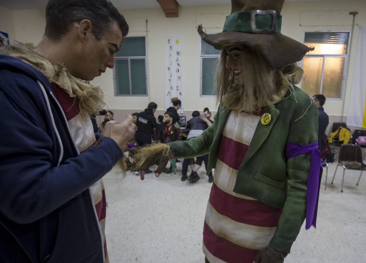 Fotos: La puesta a punto de la comparsa OzBDC antes de actuar en el Falla