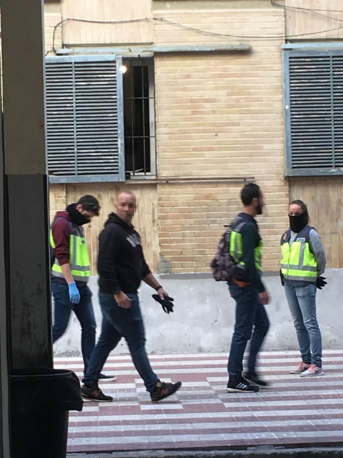 FOTOS: Operación policial antidroga en El Puerto. Incautan marihuana y armas