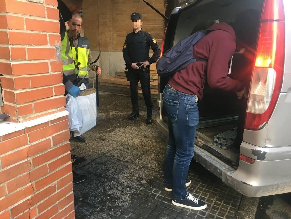 FOTOS: Operación policial antidroga en El Puerto. Incautan marihuana y armas
