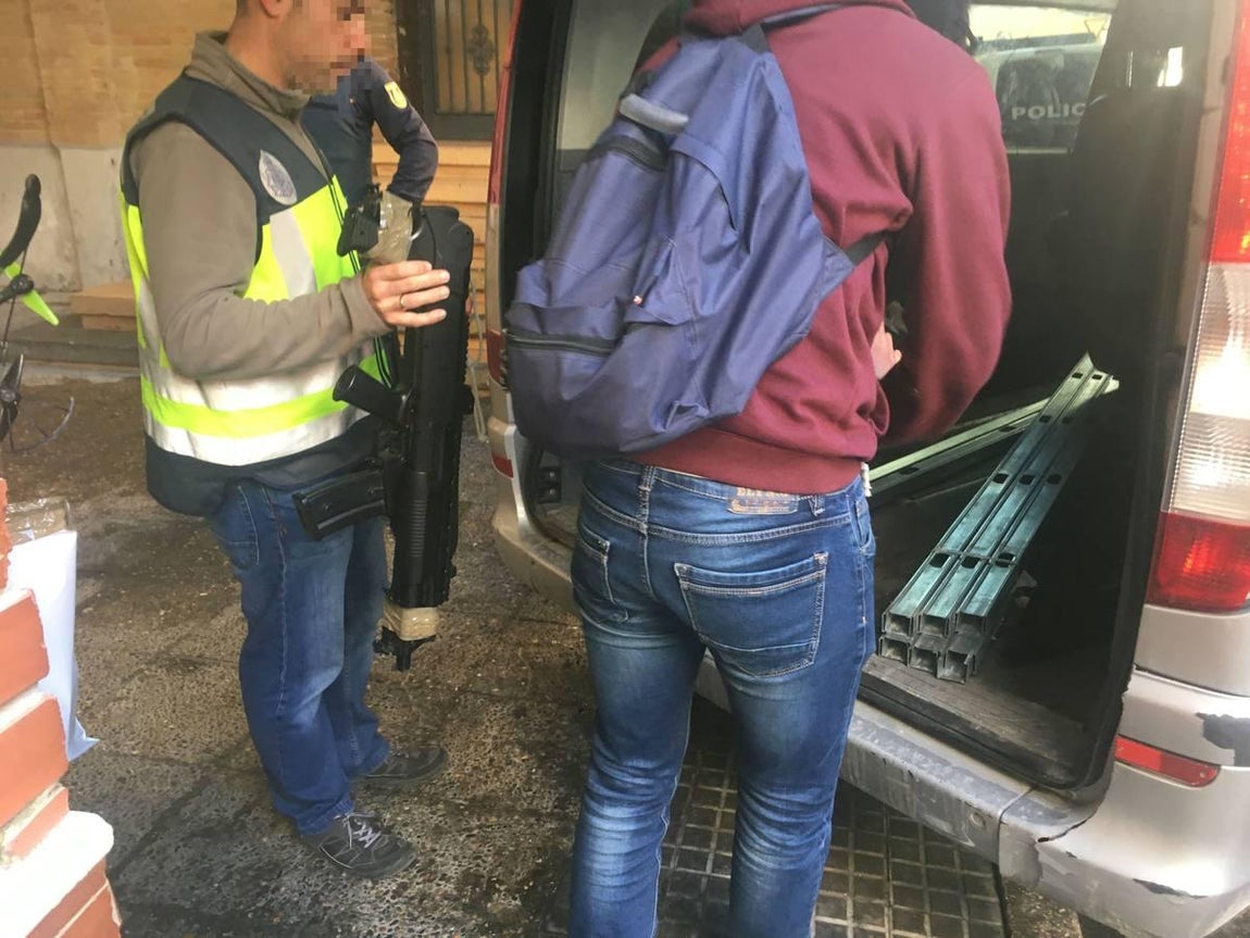 FOTOS: Operación policial antidroga en El Puerto. Incautan marihuana y armas