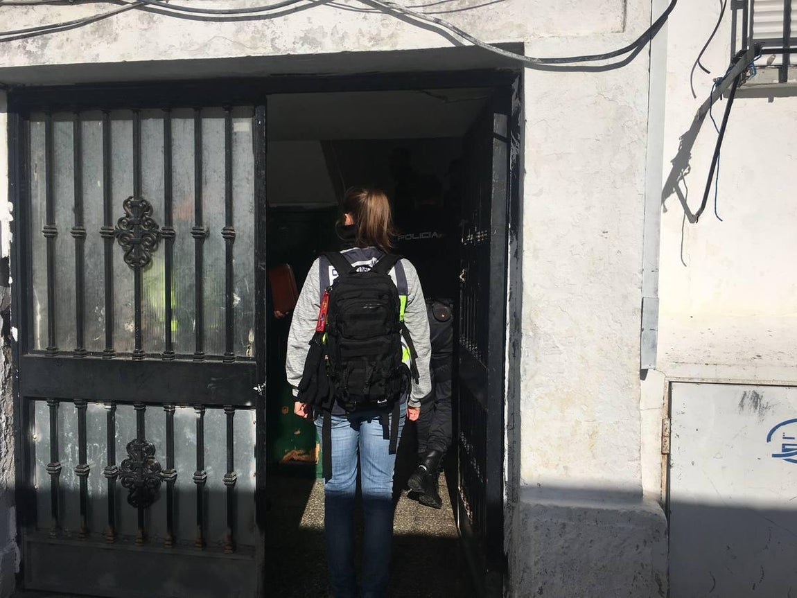 FOTOS: Operación policial antidroga en El Puerto. Incautan marihuana y armas